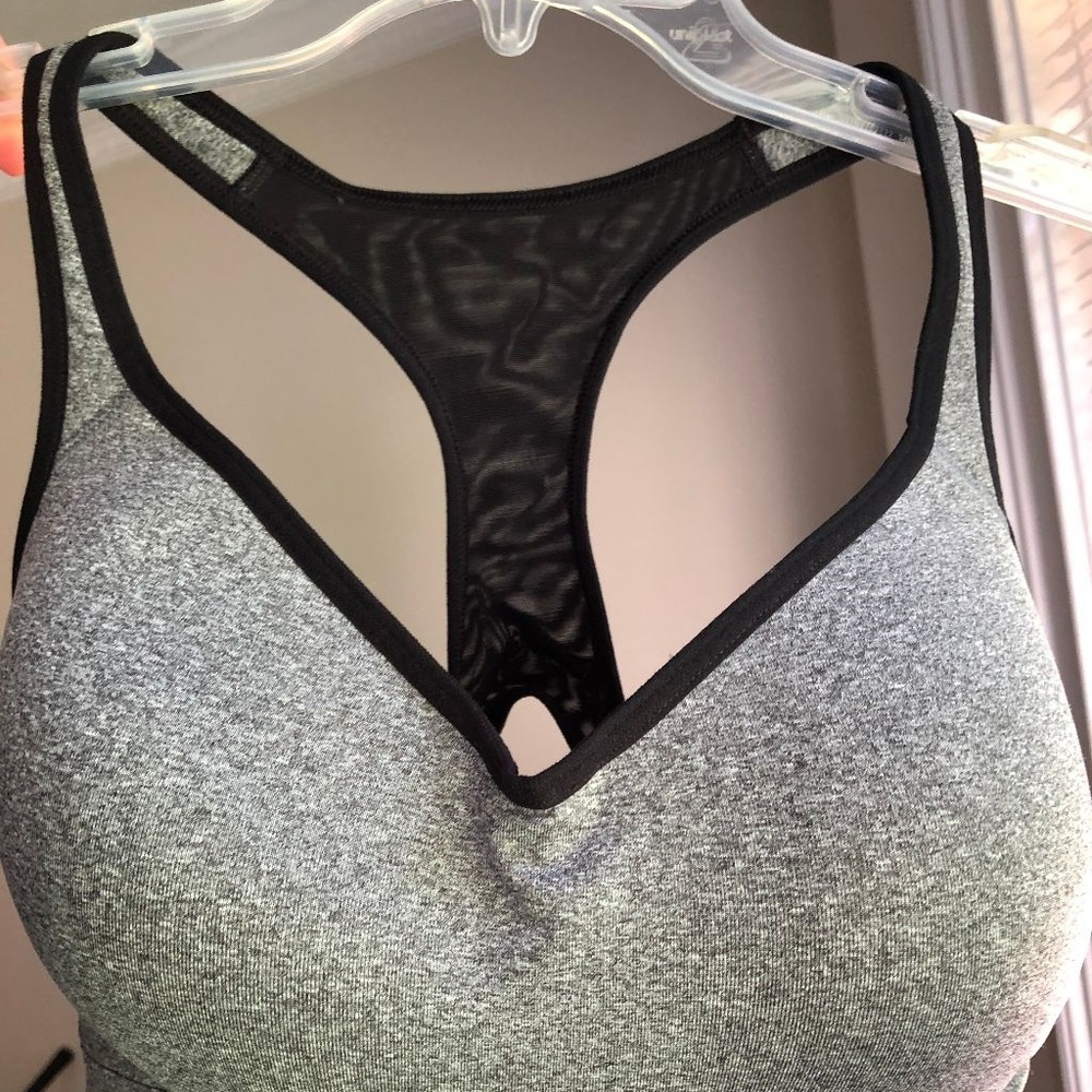 Old Navy Racerback Sports Bra Size 36D